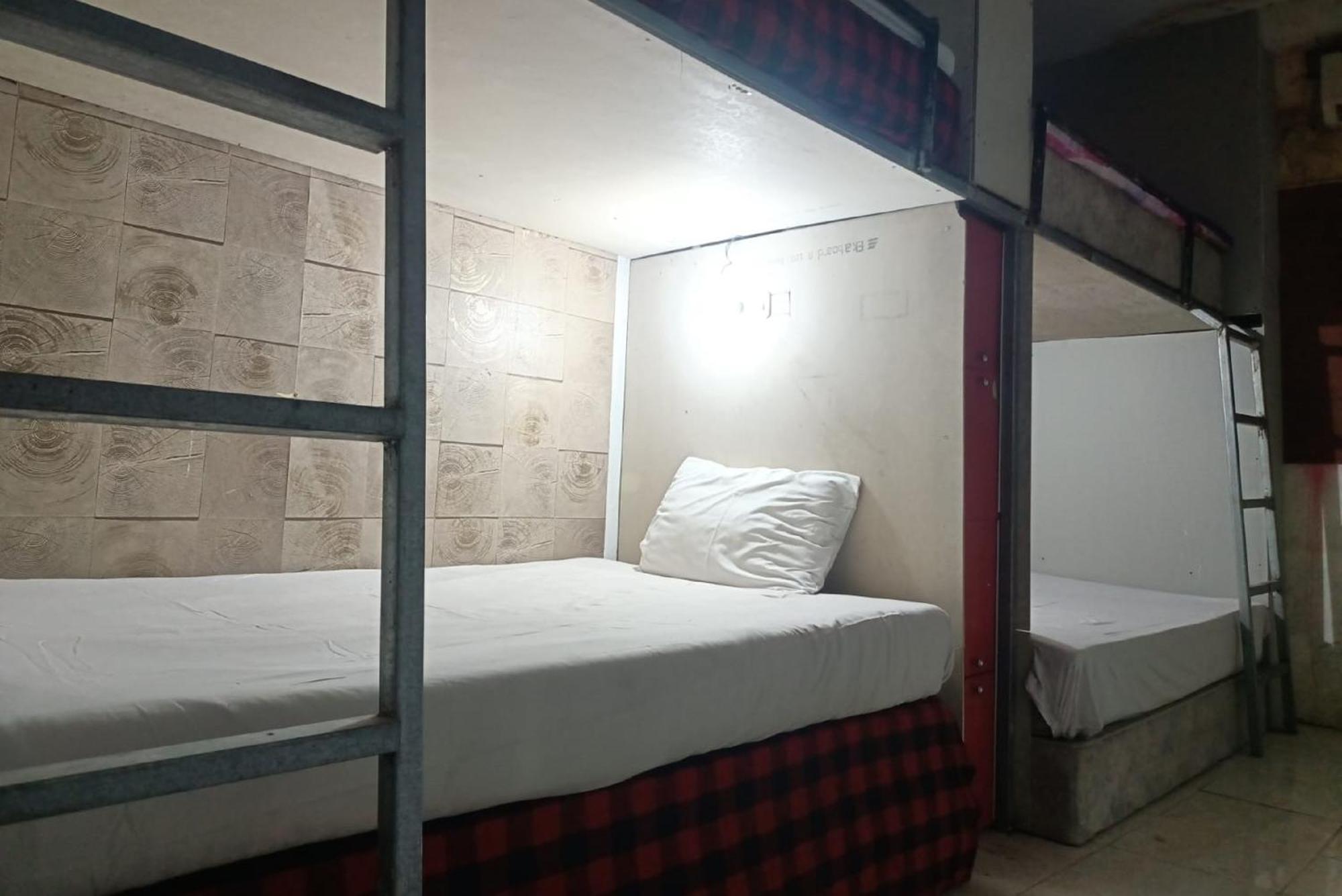 Super Oyo 710 Naomi Heritage 2* Surabaya